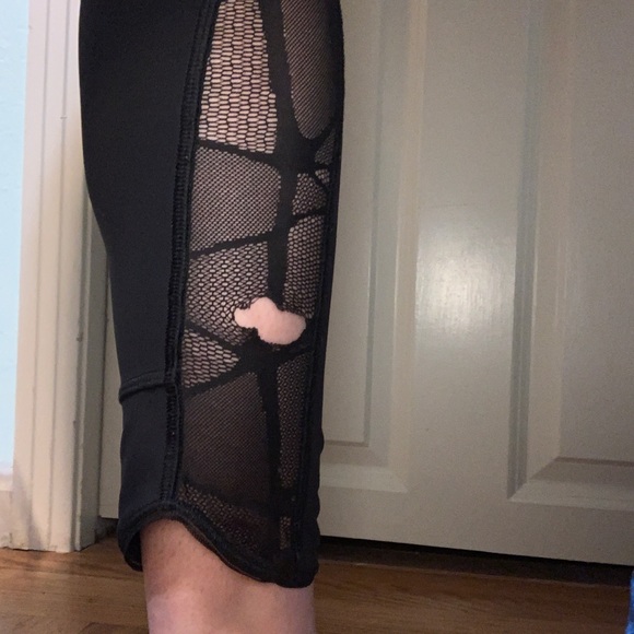 🚩Lululemon Mesh(torn)leggings 🚩read description - Picture 3 of 8